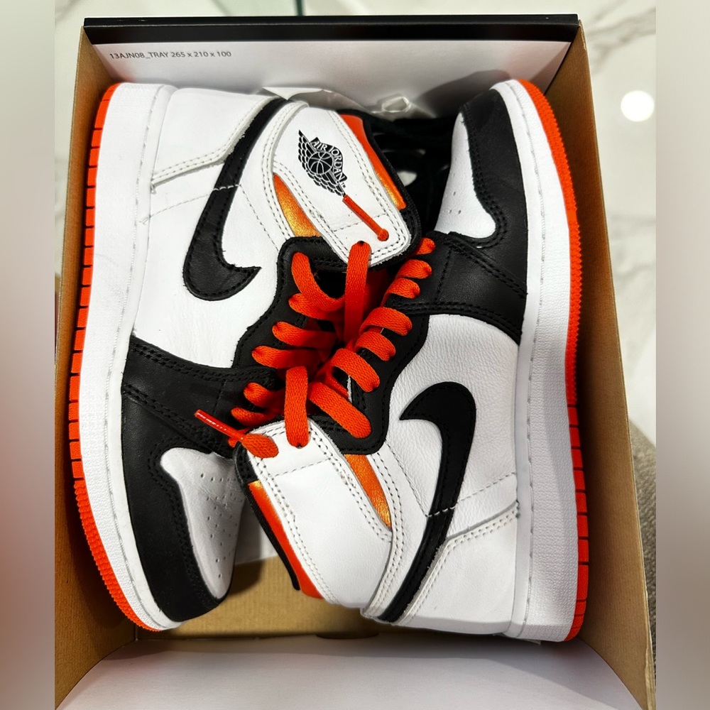 NIKE Jordan 1 High OG Electric Orange